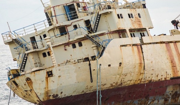 Το τσουνάμι έβγαλε ολόκληρο το πλοίο στην στεριά