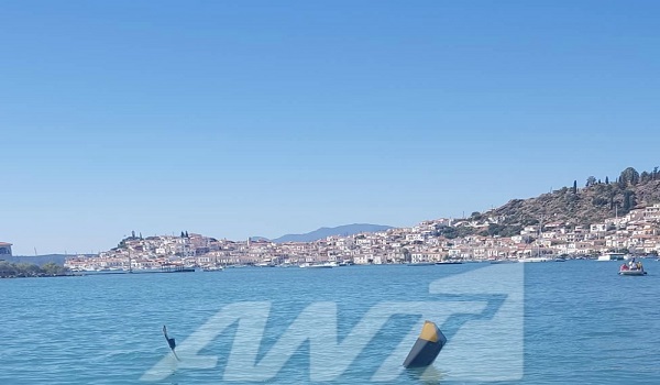 Ελικόπτερο κατέπεσε στη θάλασσα έξω από τον Πόρο με 3 επιβάτες