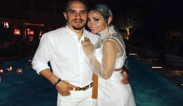 Λευτέρης Πετρούνιας και Βασιλική Μιλλούση: Η στιγμή του γάμου τους και το τρυφερό φιλί