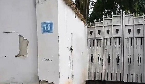 Το "σπίτι του θανάτου" στάζει αίμα στην κυριολεξία και οι άνθρωποι φοβούνται να περάσουν απ’έξω