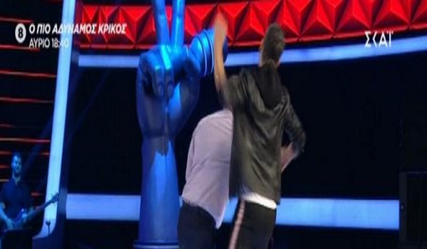 The Voice: Διαγωνιζόμενος έριξε μπουνιά στον Σάκη Ρουβά