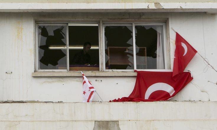 Μαρτυρία εκδότη: Έχω ένα πιστόλι. Με άδεια. Το όπλισα. Περιμένω»