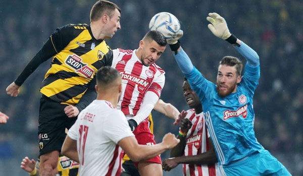 Super League: Η ΑΕΚ "φρέναρε" τον Ολυμπιακό