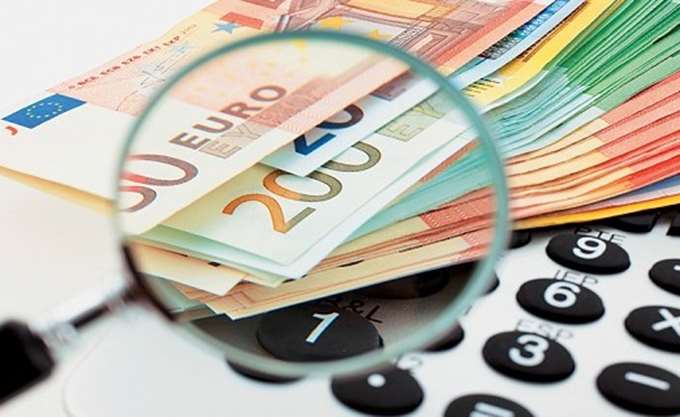 Φορολογικό νομοσχέδιο: Τι ισχύει για το τεκμαρτό εισόδημα και το πλαφόν στις 50.000€
