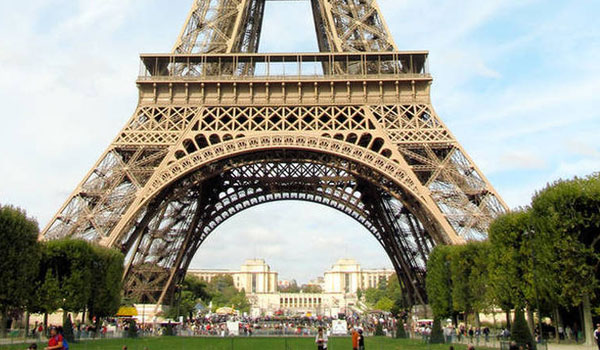 Παρίσι: Λήξη συναγερμού στον Πύργο του Άιφελ που είχε εκκενωθεί για βόμβα