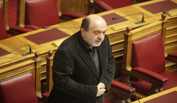 Το χειροκρότημα των βουλευτών για τον Τρύφωνα Αλεξιάδη: Είμαι καλά, ευχαριστώ από καρδιάς για το ενδιαφέρον