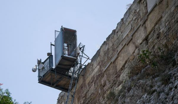 Μενδώνη: Να λειτουργήσει με ασφάλεια το αναβατόριο στην Ακρόπολη