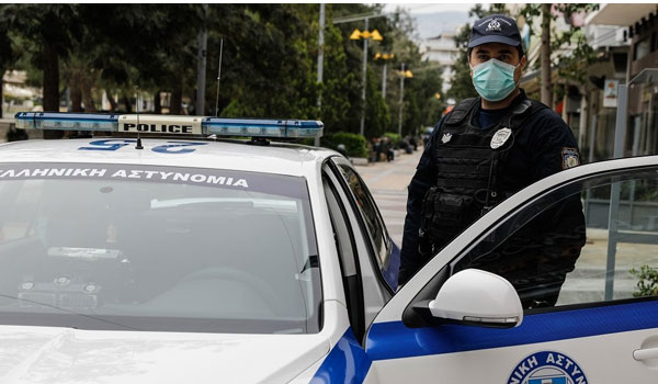 Απαγόρευση κυκλοφορίας: Πιάστηκαν στα χέρια για το πρόστιμο!