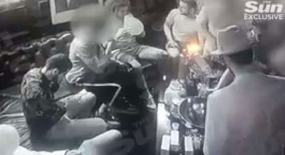 Πάρτι με γυναίκες, σαμπάνιες και αέριο γέλιου για τους παίκτες της Άρσεναλ. Βίντεο