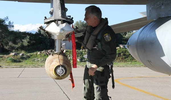 Ο Αρχηγός της Αεροπορίας βομβάρδισε βραχονησίδες στο Αιγαίο