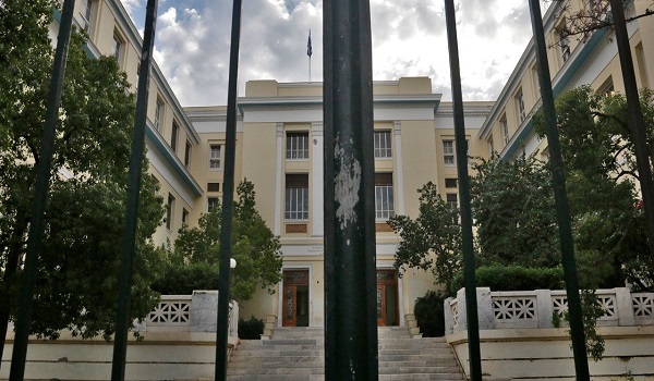 Ένταση στην ΑΣΟΕΕ: ΜΑΤ συγκρούστηκαν με φοιτητές σε μουσική εκδήλωση