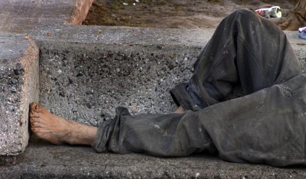 Ήταν από «τζάκι» αλλά πέθανε μόνος κι άστεγος