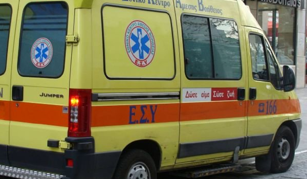 Θεσσαλονίκη: Τρεις τραυματίες από εκτροπή ιδιωτικού ασθενοφόρου