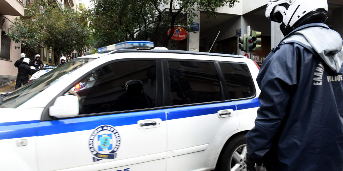 Θεσσαλονίκη: Κακουργηματική δίωξη στον αστυνομικό που συνελήφθη για παράνομη διακίνηση μεταναστών