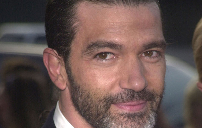 Viral το χειροκρότημα του Antonio Banderas στα βραβεία Εmmy. Δείτε το!