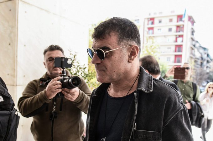Βαξεβάνης: Ο Μητσοτάκης μοιάζει πια με τον Σταμάτη Γαρδέλη στην ταινία Ρόδα τσάντα και κοπάνα