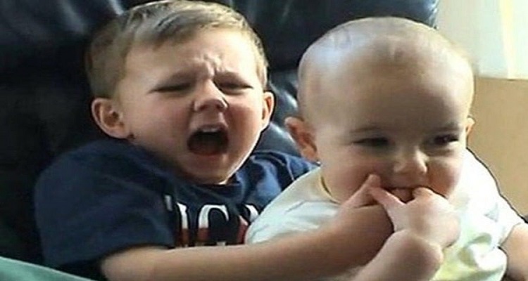 Charlie Bit My Finger: Ένα από τα διασημότερα βίντεο διαγράφεται αύριο από το YouTube
