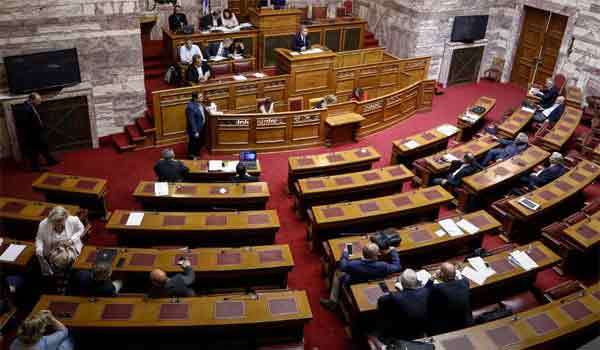 Η πρόταση δυσπιστίας υπερψηφίστηκε από 127 βουλευτές και καταψηφίστηκε απο 153