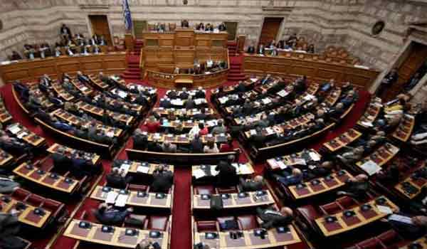 Σκληρές κόντρες στη Βουλή με φόντο τις πυρκαγιές στο Μάτι