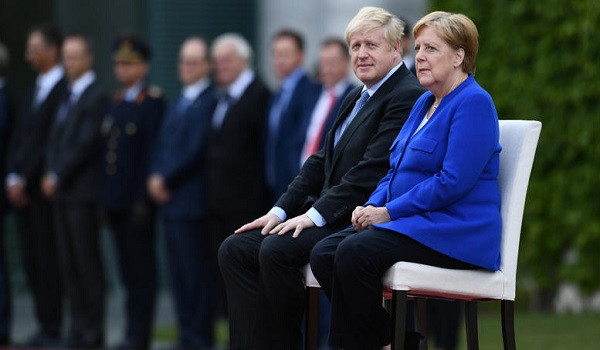 Sunday Telegraph: Ο Τζόνσον θα πει «δεν μπορώ να σταματήσω το Brexit», σε Μακρόν και Μέρκελ