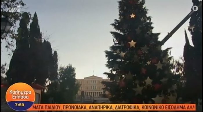 Το χριστουγεννιάτικο δέντρο στο Σύνταγμα έγινε Πύργος της Πίζας