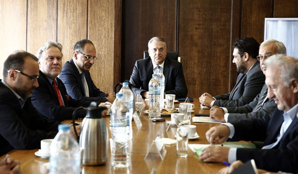 Συμφωνία στη διακομματική για την ψήφο των αποδήμων