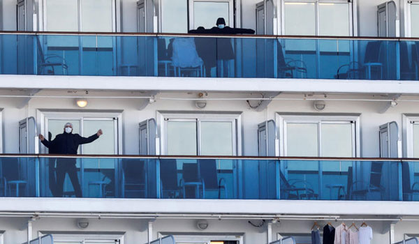 Κορονοϊός: Αυξήθηκαν τα κρούσματα στο κρουαζιερόπλοιο - Παραμένει σε καραντίνα