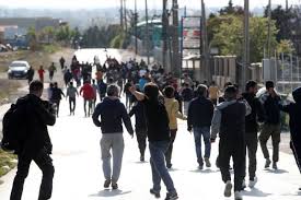 Πεδίο μάχης πάλι τα Διαβατά: Συγκρούσεις και χημικά ανάμεσα σε πρόσφυγες και ΜΑΤ