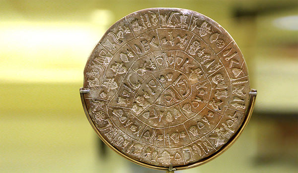 ÎγγίζοÏ
ν Ïα μÏ
ÏÏικά ÏÎ¬Î½Ï ÏÏον ÎίÏκο ÏÎ·Ï Î¦Î±Î¹ÏÏοÏ, μÎÏÏ ÏÎ·Ï ÎξÏ
ÏÎ½Î·Ï ÏÏÎ¿Î¸Î®ÎºÎ·Ï ÏοÏ