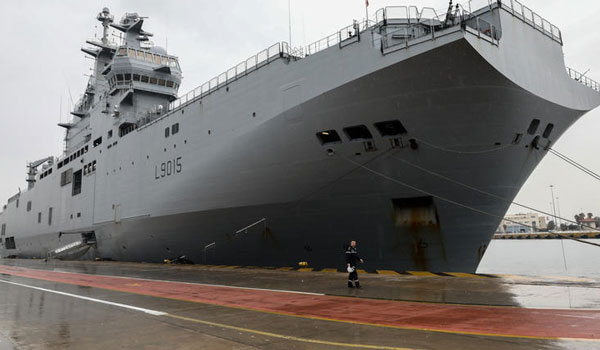 Dixmude: Το υπερσύγχρονο γαλλικό ελικοπτεροφόρο στο λιμάνι του Πειραιά