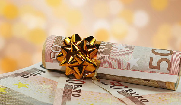 Όλα τα επιδόματα των Χριστουγέννων 2023: Οι δικαιούχοι και οι ημερομηνίες πληρωμής