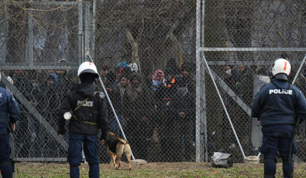 Μεταναστευτικό: Λειτουργούν οι απωθήσεις στον Έβρο, αγωνία για τα νησιά