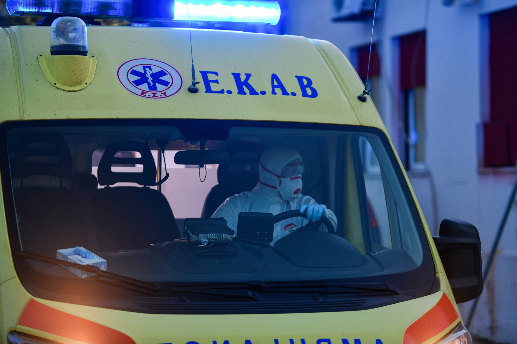 Τροχαίο στην Κερατέα: Αυτοκίνητο παρέσυρε ντελιβερά