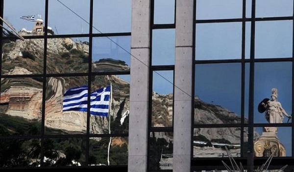 Διεθνή ΜΜΕ: Τι άλλαξε και τι όχι στην Ελλάδα μετά από 8 χρόνια μνημονίων
