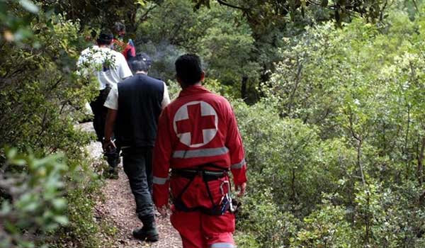 Τραγωδία στο Ξυλόκαστρο: Ανασύρθηκαν χωρίς τις αισθήσεις τους οι πεζοπόροι
