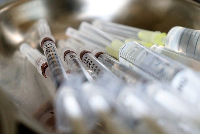 Έφθασαν στην Αυστρία τα πρώτα εμβόλια κατά του κορονοϊού