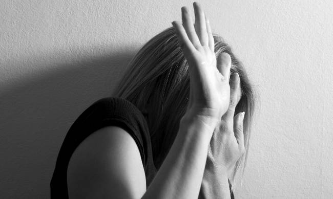 Θεσσαλονίκη: Θύμα συνεχούς κακοποίησης 26χρονη - Ακόμα φοβάμαι. Με παρακολουθεί