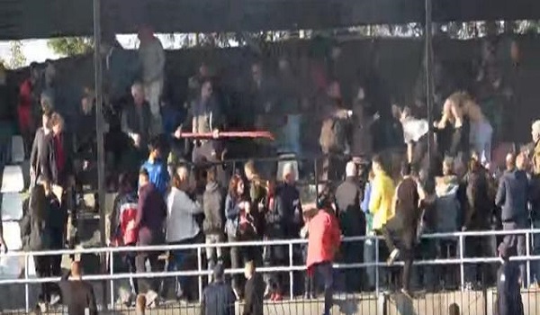 Επεισόδια σε ματς της Γ’ Εθνικής: Εκτοξεύονται καρέκλες, πέτρες και κοντάρια