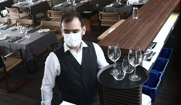 Μειώνεται ο ΦΠΑ στην εστίαση στο 13% από 1η Ιουνίου - Τι σημαίνει για τον καταναλωτή