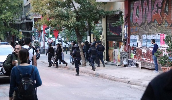 Νέα επιχείρηση της ΕΛ.ΑΣ. στα Εξάρχεια σε δύο κτίρια υπό κατάληψη
