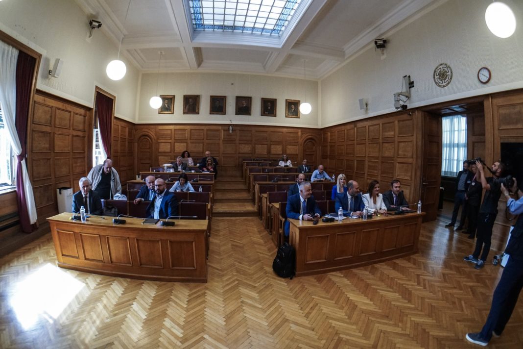 Αποχώρησε η αντιπολίτευση από την συνεδρίαση της εξεταστική για τις υποκλοπές