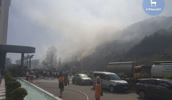 Συναγερμός στη Ρόδο: Μεγάλη φωτιά στο Φαληράκι
