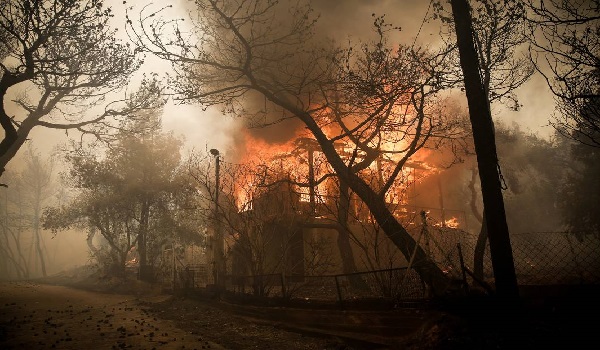 Βρέθηκε το αγοράκι που είχε χαθεί στην Ραφήνα. 2 νεκροί και 25 τραυματίες, ο επίσημος απολογισμός. Βίντεο
