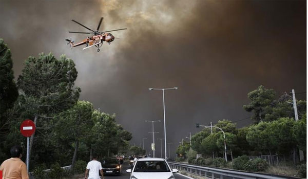 Έμεινε από καύσιμα το πρώτο ελικόπτερο που έφτασε στο Μάτι