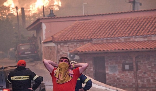 Φωτιά - Εύβοια: Δε μπορείς να πας πουθενά! Το χωριό Κοντοδεσπότι είναι σε κλοιό