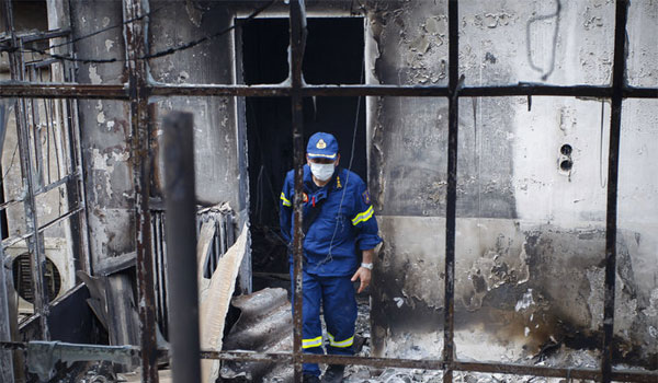 Ξεκίνησε η διαδικασία ταυτοποίησης των θυμάτων. Συγκλονίζουν οι ιστορίες πάνω στις στάχτες