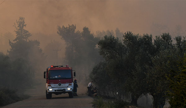 Εκκενώθηκε προληπτικά το χωριό Σταυρός από την φωτιά στην Εύβοια