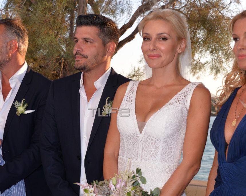 Παντρεύτηκαν η Μαρία Φραγκάκη και ο Νίκος Μάρκογλου στην Πάρο