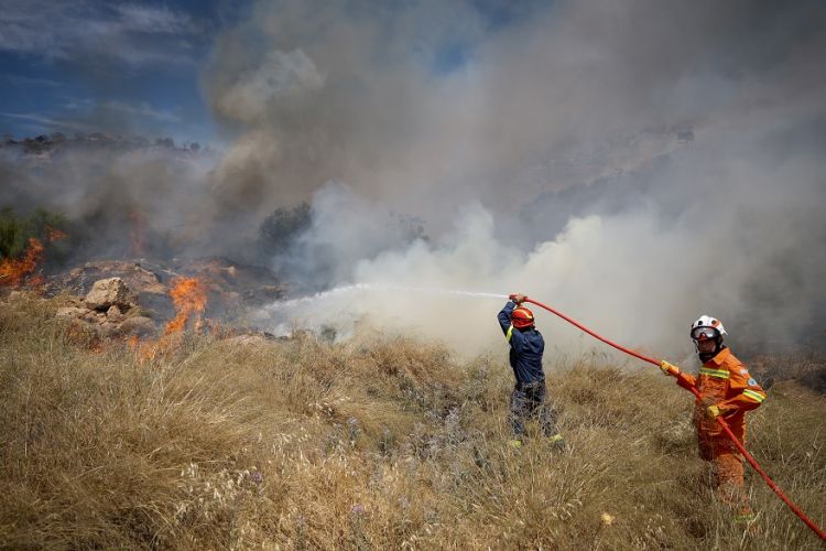 Φωτιά στον Ασπρόπυργο: Θα σιγοκαίει για μέρες λένε οι πυροσβέστες