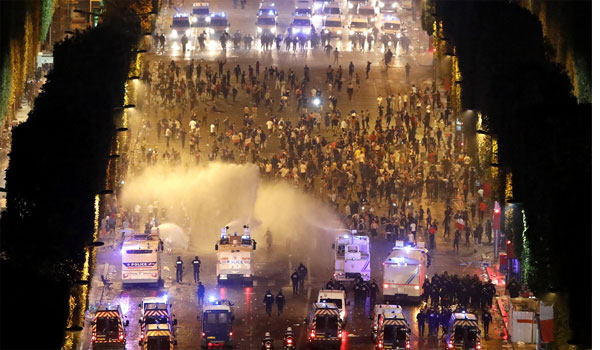 Πανικός στην Γαλλία για την κατάκτηση του Μουντιάλ: Επεισόδια, νεκροί και τραυματίες